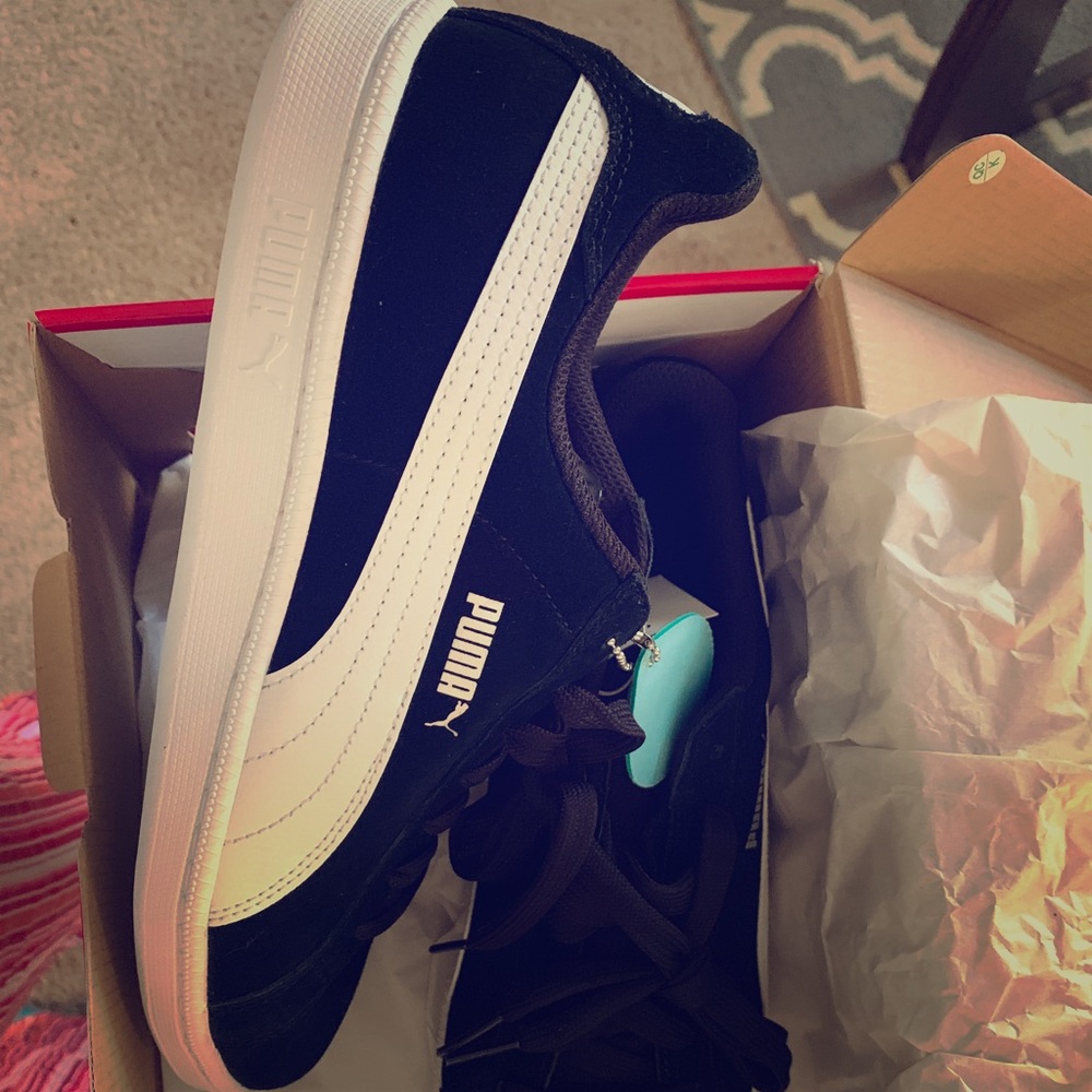 Tennis shoes brand new!!